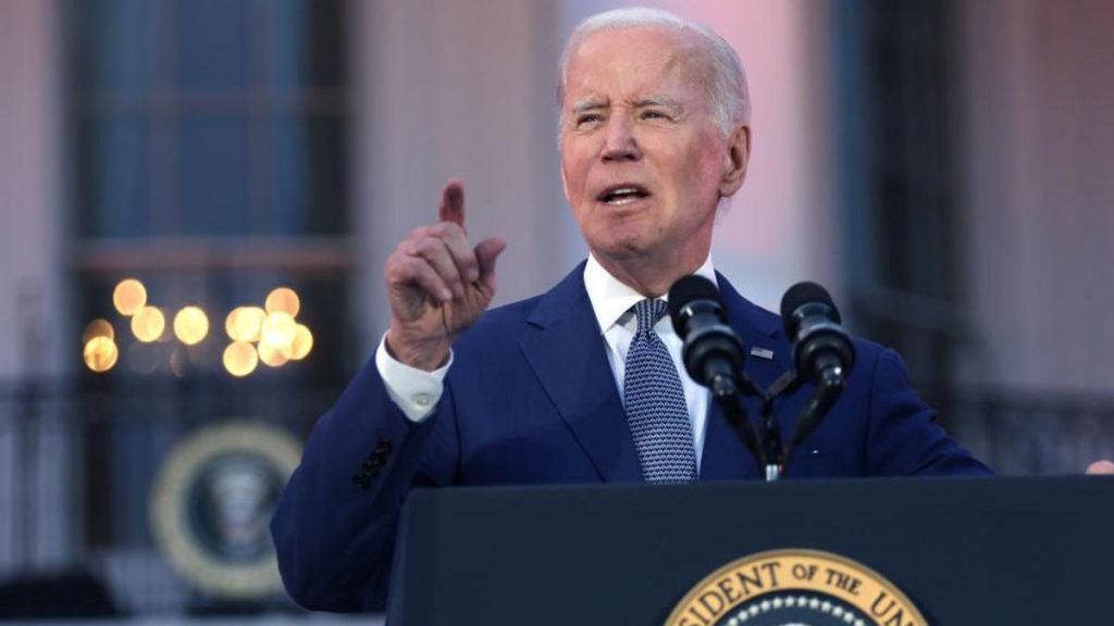 Biden Mengumumkan Hibah $930 Juta untuk Memperluas Akses Internet Dasar