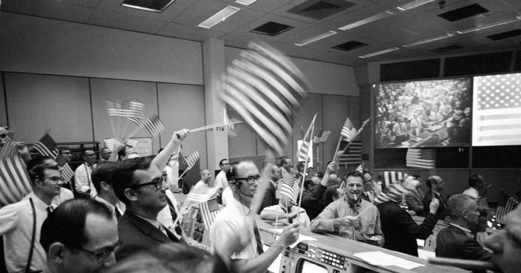 Memukul Buku: Bagaimana NASA membantu JFK membangun 'Nation of Immigrants'