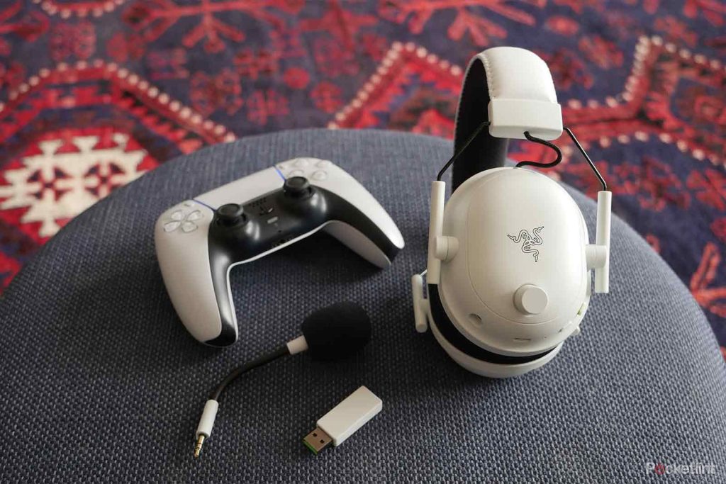Ulasan headset Razer BlackShark V2 Pro: Putih dan terang